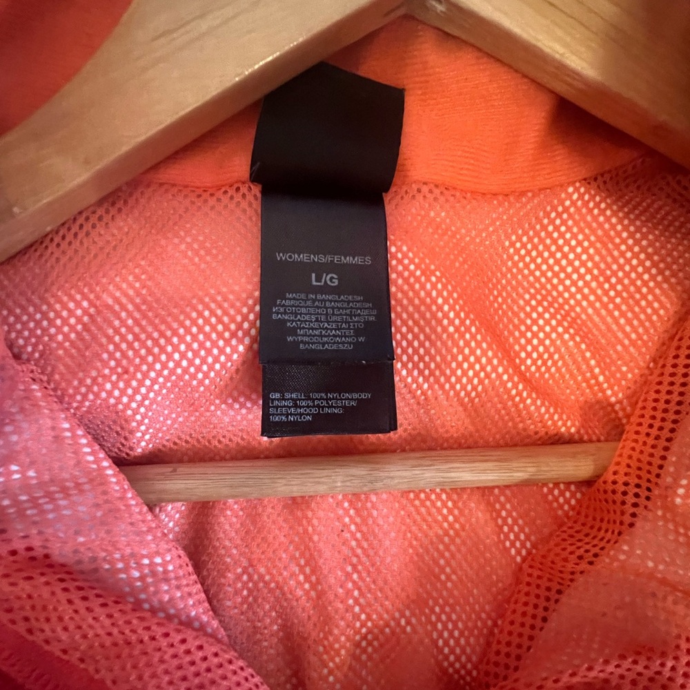 The North Face HyVent  Women's Packable Lightweight Rain Jacket - Picture 4 of 5